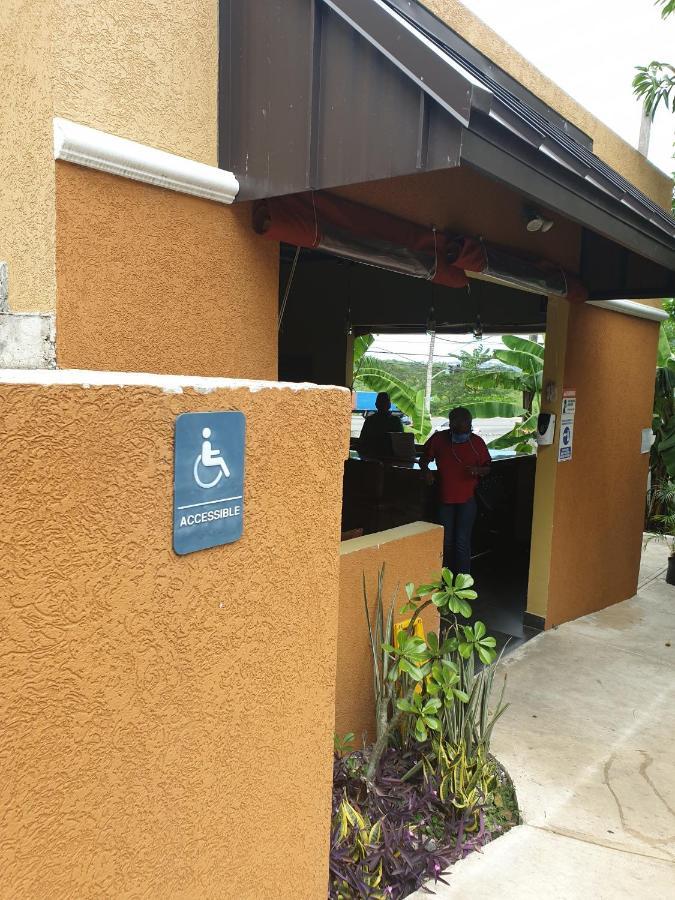 Palm Bay Guest House & Restaurant Montego Bay Exterior foto