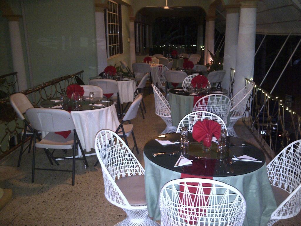 Palm Bay Guest House & Restaurant Montego Bay Exterior foto