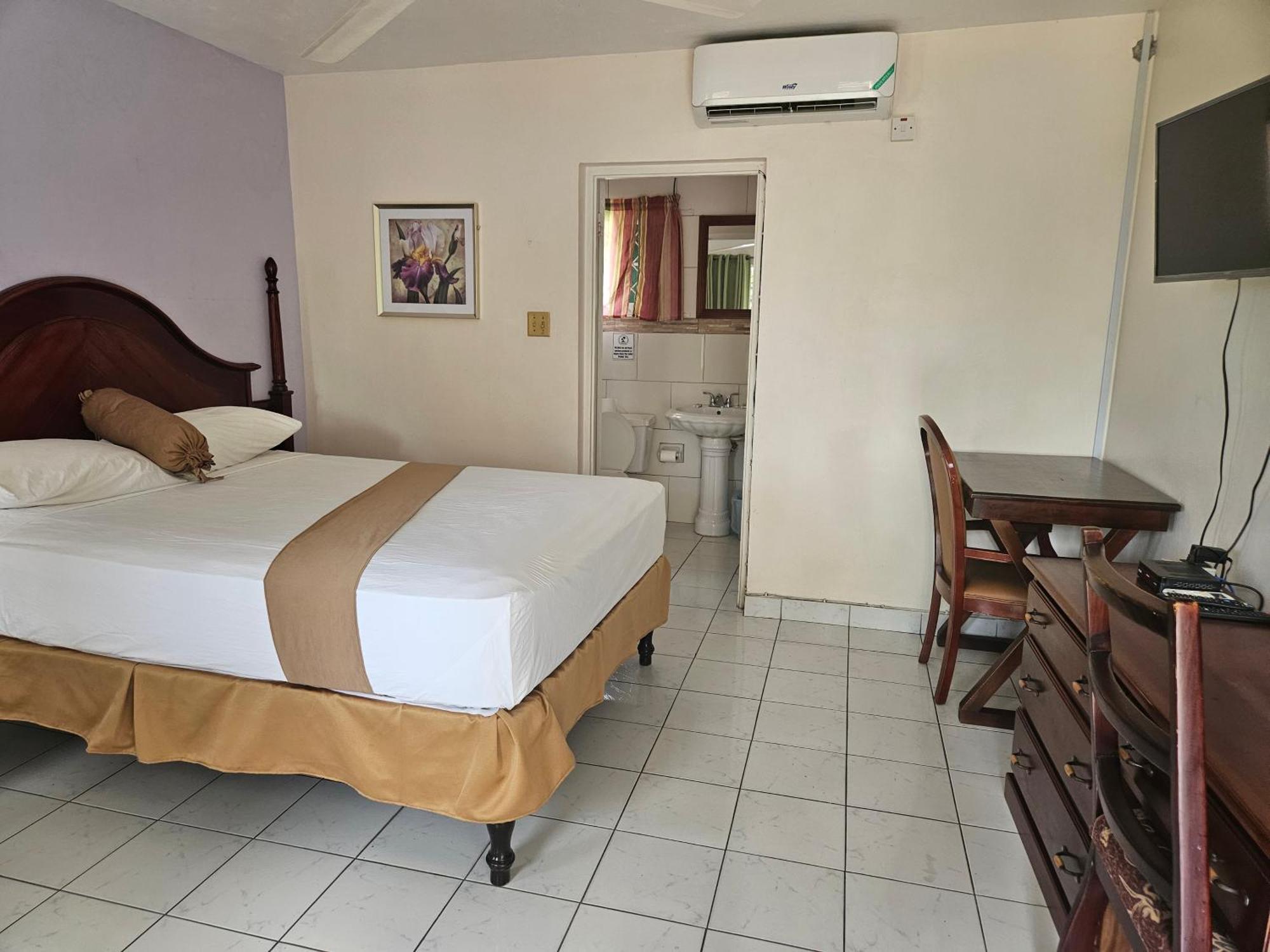Palm Bay Guest House & Restaurant Montego Bay Exterior foto
